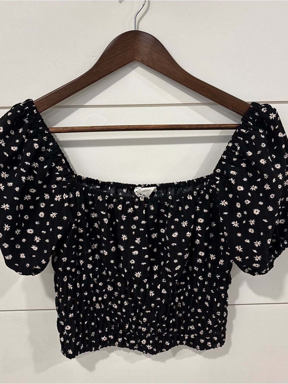 Elodie Floral Smocked Off The Shoulder Cropped Puff Sleeve Top NWT  Size Small